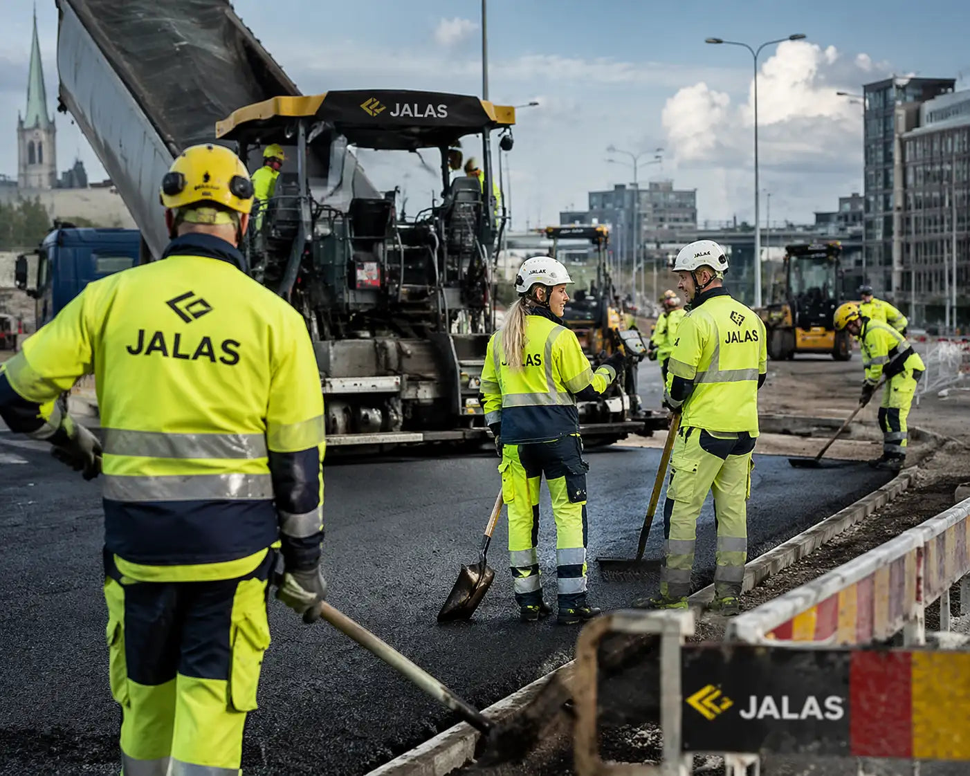 Bright yellow high-visibility work uniform with reflective stripes and ’jalas’ branding on the back.slider_item_tU3G3X